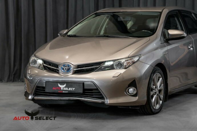 toyota-auris-elektrisitetbensin-2013-big-6