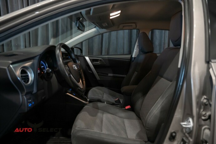 toyota-auris-elektrisitetbensin-2013-big-13