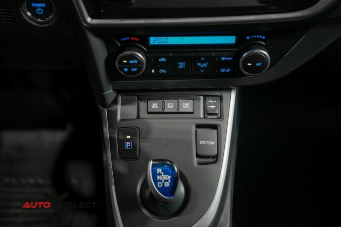 toyota-auris-elektrisitetbensin-2013-big-29