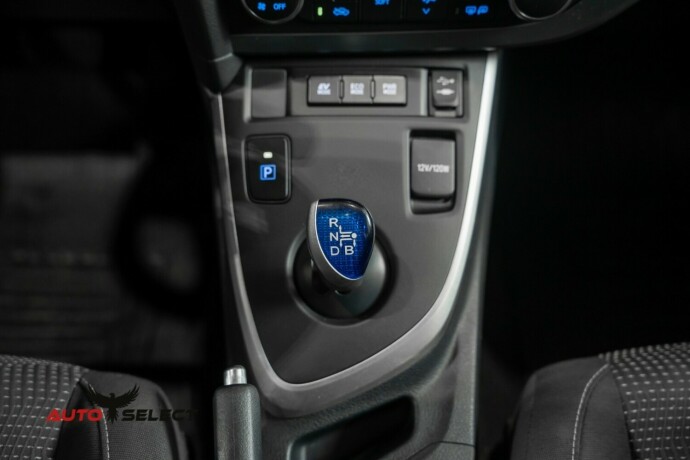 toyota-auris-elektrisitetbensin-2013-big-28