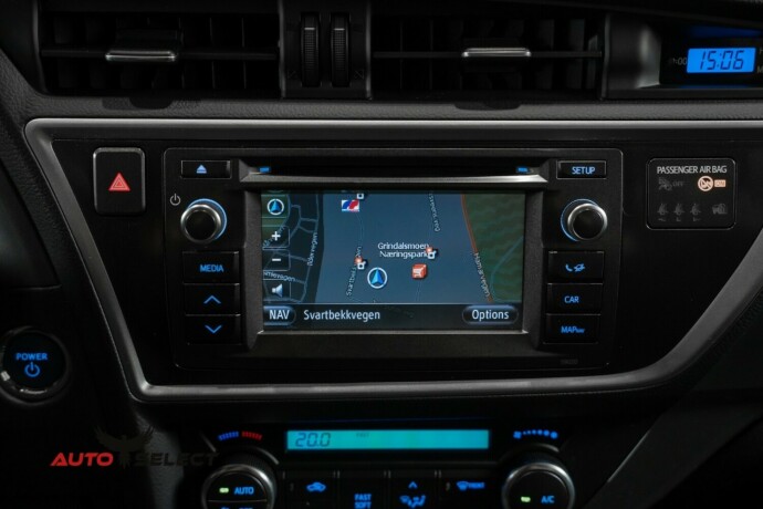 toyota-auris-elektrisitetbensin-2013-big-31