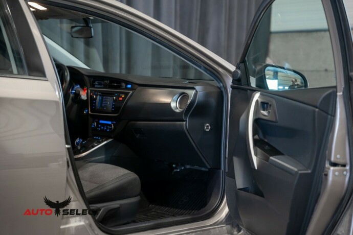toyota-auris-elektrisitetbensin-2013-big-18
