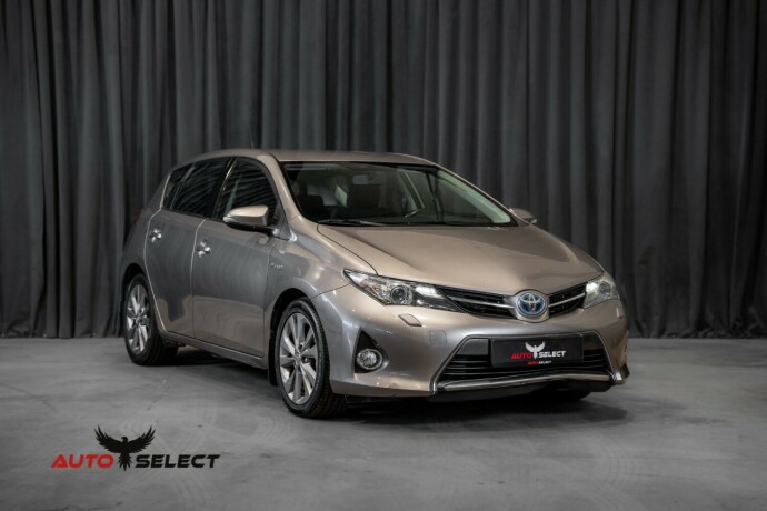 toyota-auris-elektrisitetbensin-2013-big-3