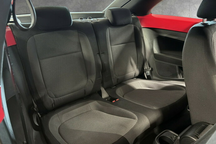 volkswagen-beetle-bensin-2012-big-13