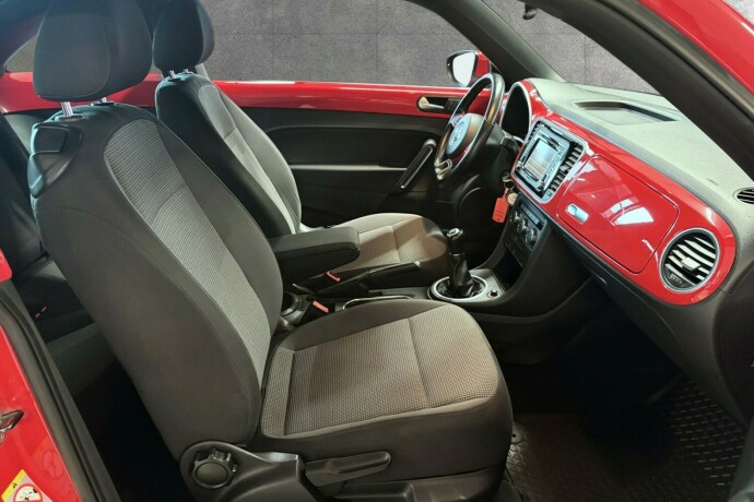 volkswagen-beetle-bensin-2012-big-11