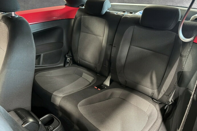 volkswagen-beetle-bensin-2012-big-10