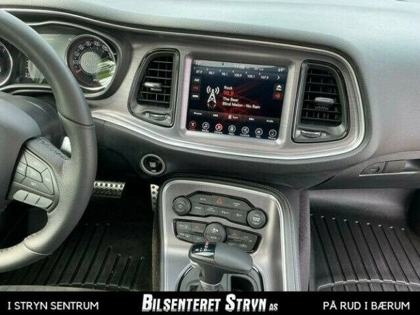 dodge-challenger-bensin-2017-big-2
