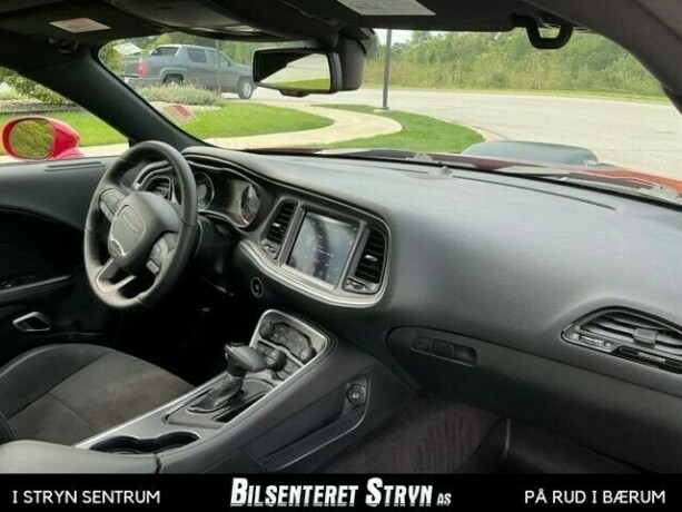 dodge-challenger-bensin-2017-big-4