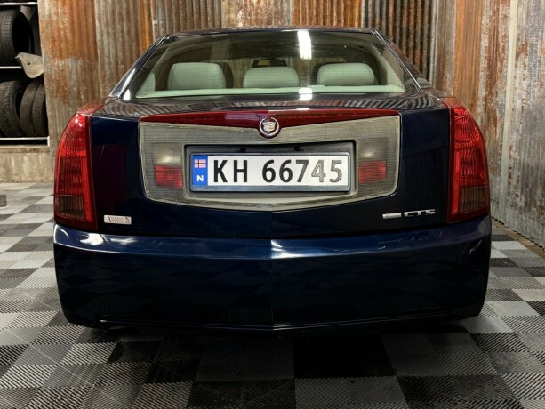 cadillac-cts-bensin-2003-big-18