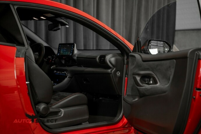 toyota-gr-yaris-bensin-2021-big-12