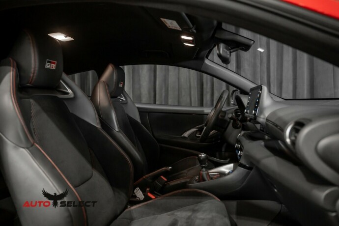 toyota-gr-yaris-bensin-2021-big-13
