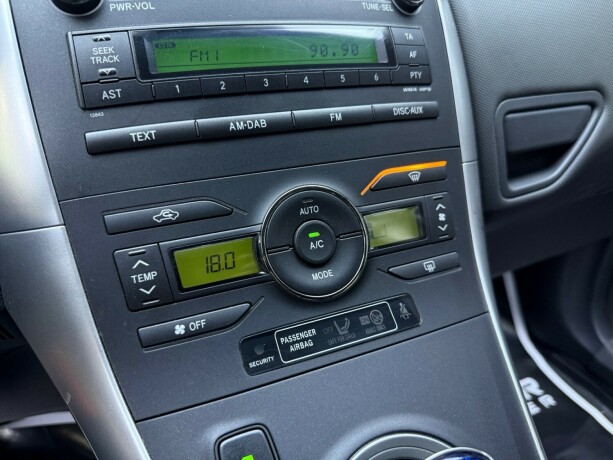 toyota-auris-elektrisitetbensin-2011-big-18