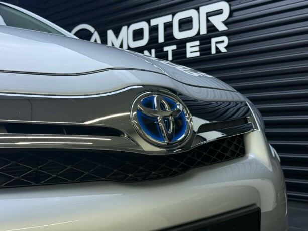 toyota-auris-elektrisitetbensin-2011-big-5