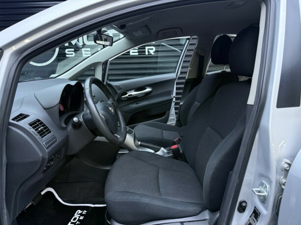 toyota-auris-elektrisitetbensin-2011-big-20