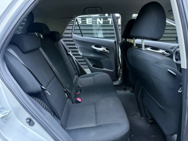 toyota-auris-elektrisitetbensin-2011-big-24