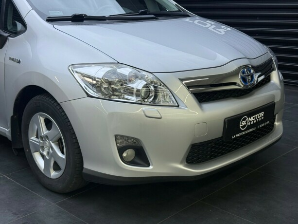 toyota-auris-elektrisitetbensin-2011-big-2