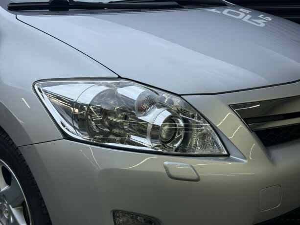 toyota-auris-elektrisitetbensin-2011-big-3