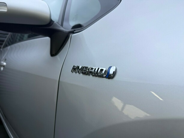 toyota-auris-elektrisitetbensin-2011-big-6