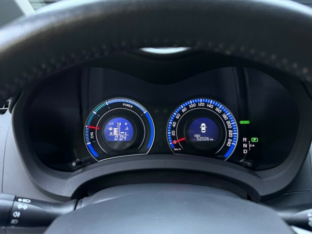 toyota-auris-elektrisitetbensin-2011-big-16