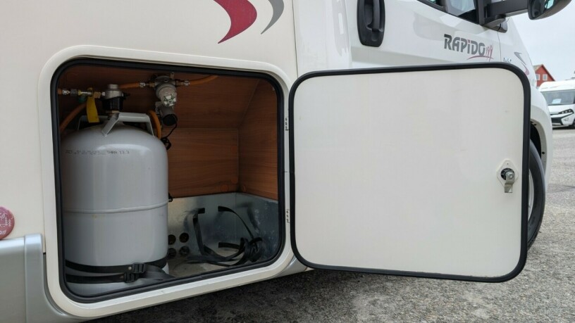 rapido-776ff-lav-seng-senkeseng-truma-6kw-eh-skinn-topputgave-fukttest-gasstest-tilstandsrapport-diesel-2011-big-8