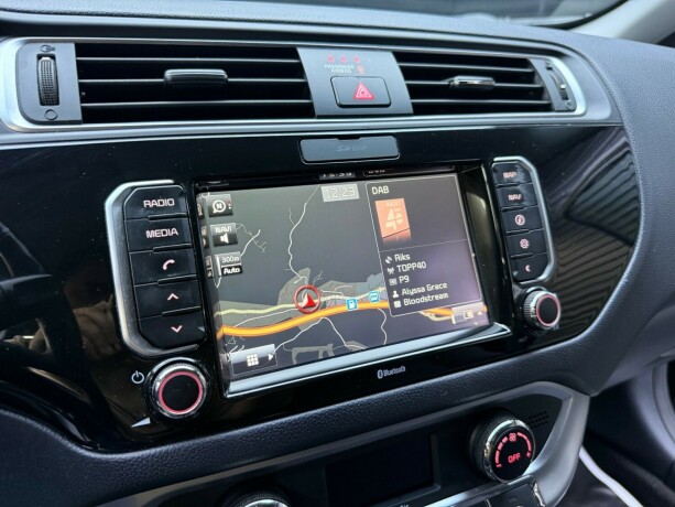 kia-rio-bensin-2015-big-20