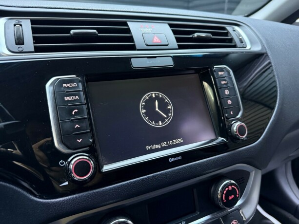 kia-rio-bensin-2015-big-14