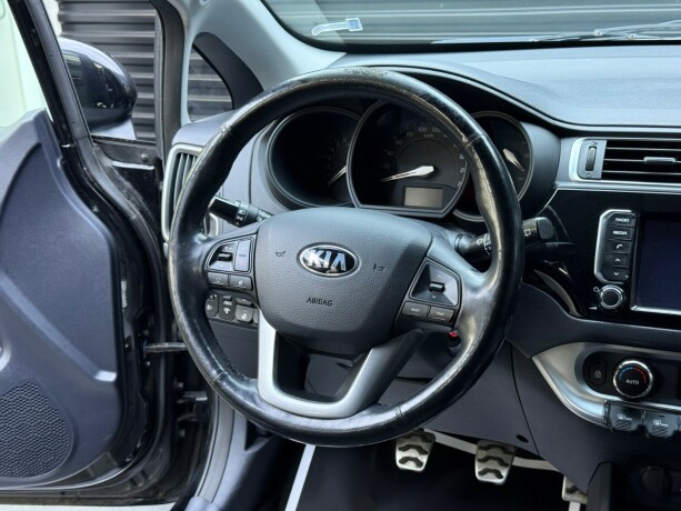 kia-rio-bensin-2015-big-11