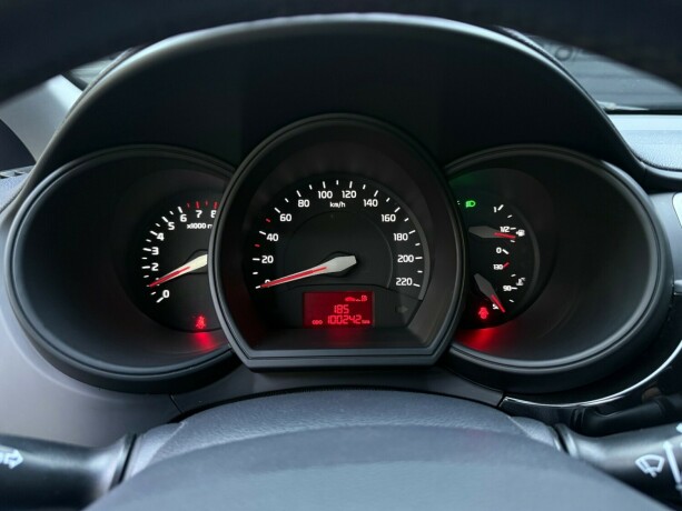 kia-rio-bensin-2015-big-13