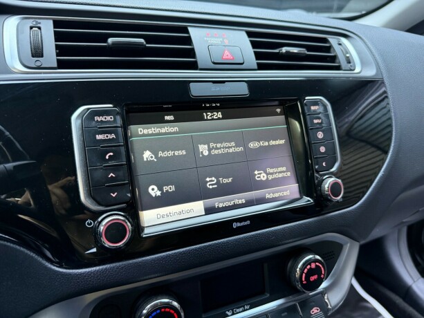 kia-rio-bensin-2015-big-19