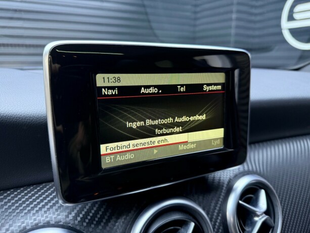 mercedes-benz-a180-bensin-2015-big-20