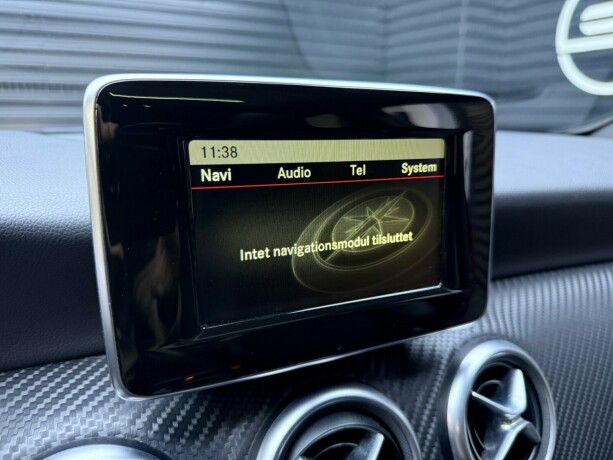 mercedes-benz-a180-bensin-2015-big-17