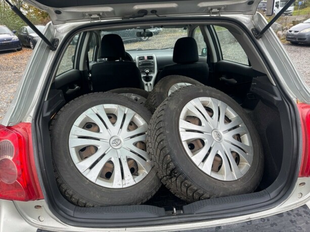 toyota-auris-diesel-2007-big-15