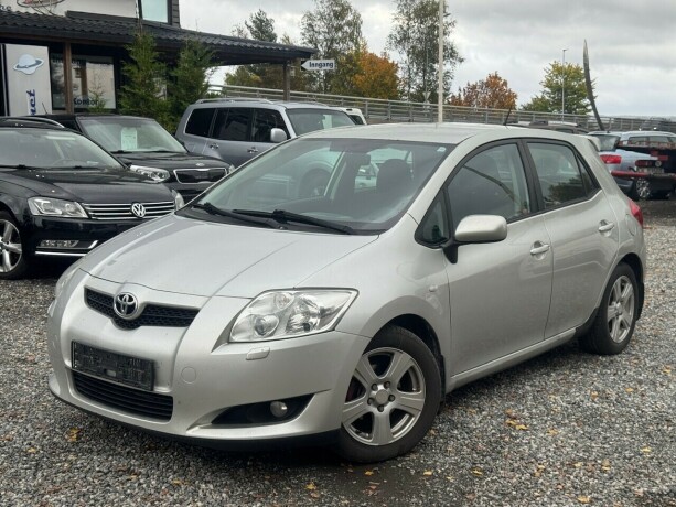 toyota-auris-diesel-2007-big-0