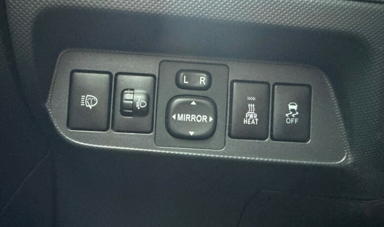 toyota-auris-diesel-2007-big-14