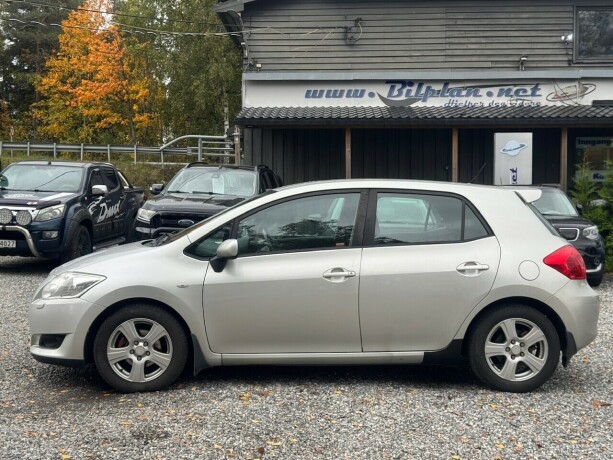 toyota-auris-diesel-2007-big-1