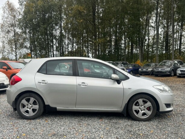 toyota-auris-diesel-2007-big-5