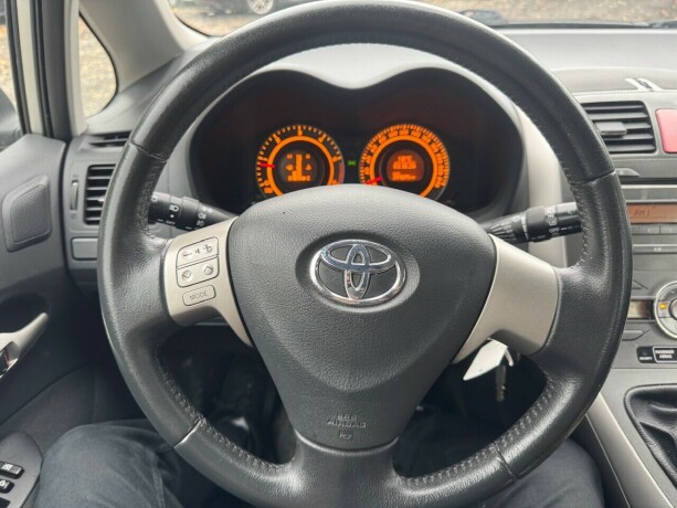 toyota-auris-diesel-2007-big-11