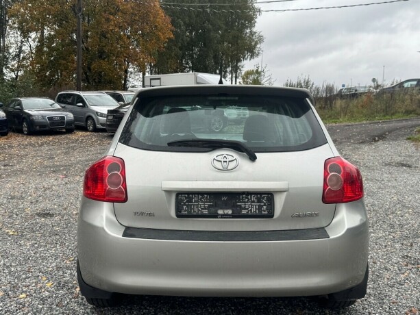 toyota-auris-diesel-2007-big-3
