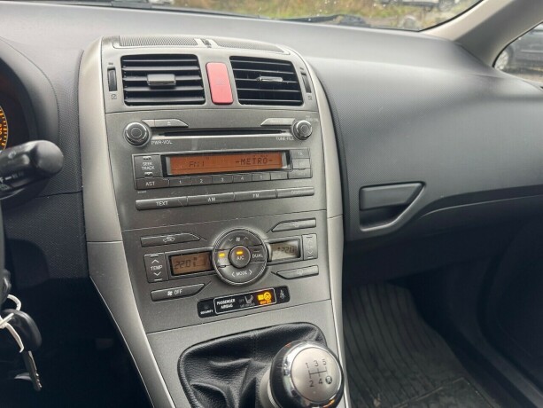 toyota-auris-diesel-2007-big-13