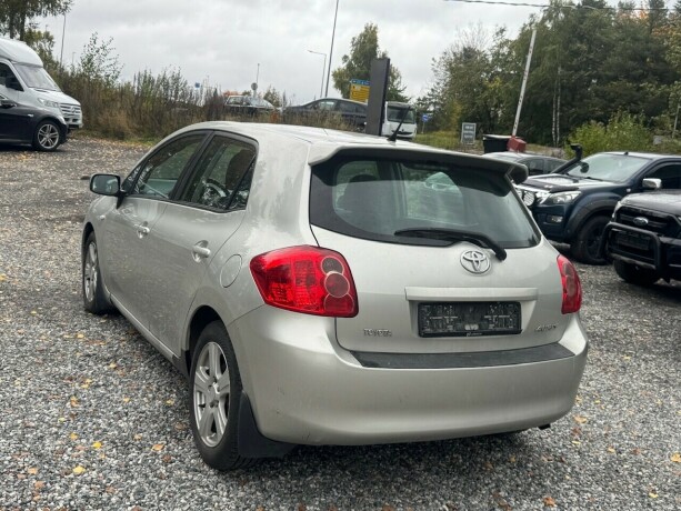 toyota-auris-diesel-2007-big-2