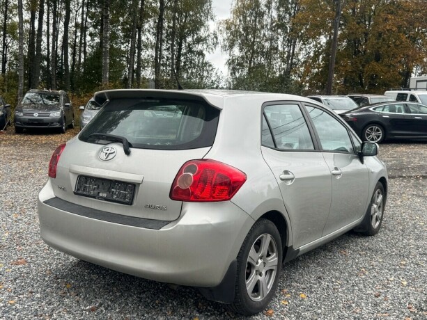 toyota-auris-diesel-2007-big-4