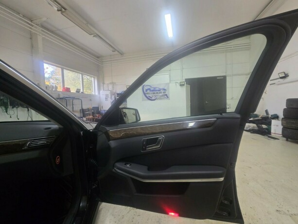 mercedes-benz-e200c-diesel-2012-big-16