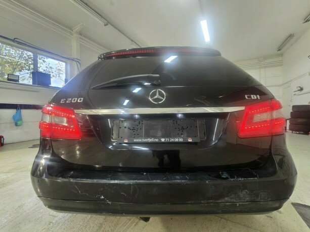 mercedes-benz-e200c-diesel-2012-big-3
