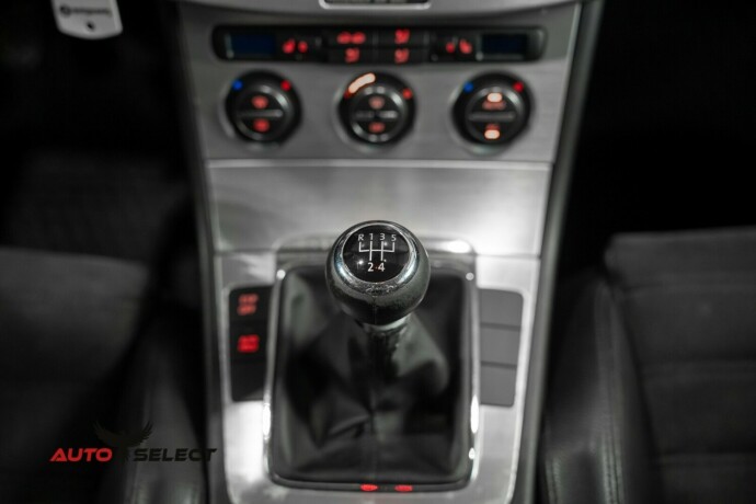 volkswagen-passat-diesel-2007-big-23