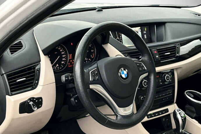 bmw-x1-bensin-2013-big-8