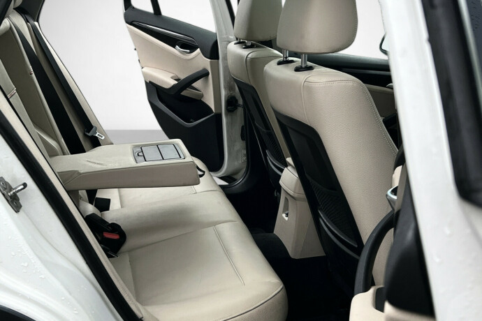 bmw-x1-bensin-2013-big-16