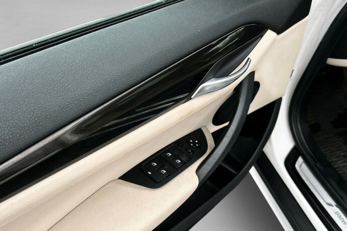 bmw-x1-bensin-2013-big-15
