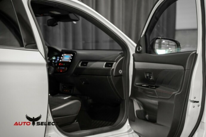 mitsubishi-outlander-elektrisitetbensin-2018-big-18