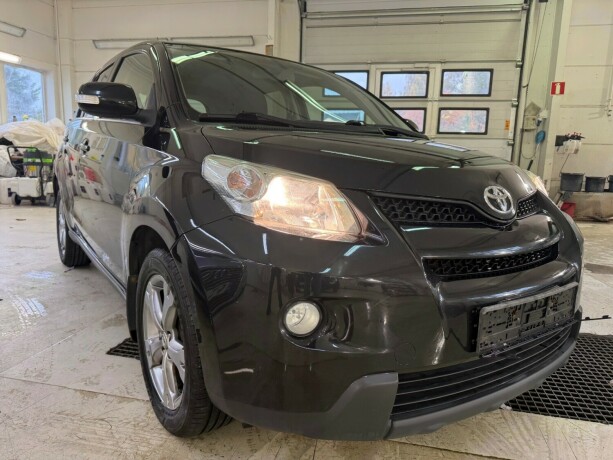 toyota-urban-cruiser-diesel-2010-big-7
