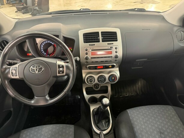 toyota-urban-cruiser-diesel-2010-big-9